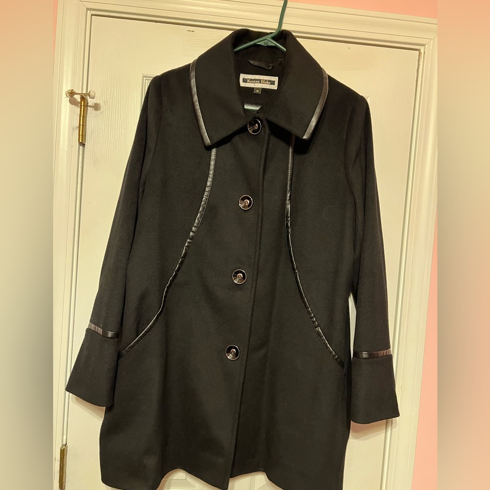 KRISTEN BLAKE WOMENS BLACK WOOL BUTTON FRONT HIP LENGTH COAT- NWOT
MSRP $195